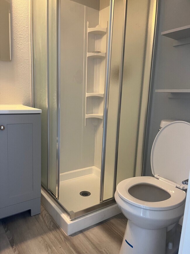 Foto del edificio - 375 Monterey Ave