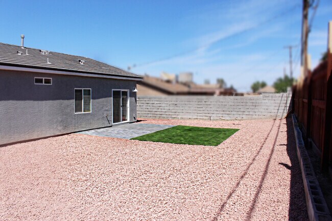 Building Photo - 4963 San Rafael Ave
