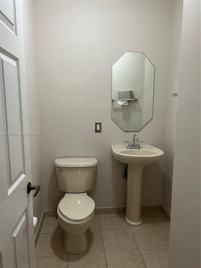 Building Photo - 967 SW 154th Path