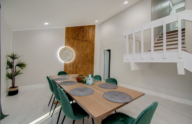 Building Photo - 8623 Parasol Ln