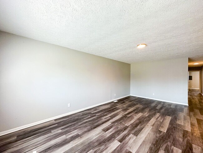Building Photo - 4322 Hoyt Ave