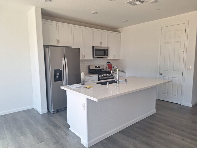 Building Photo - 10025 Luciana Dr