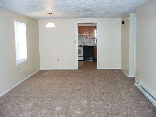 Building Photo - 106 Longmeadow Ln