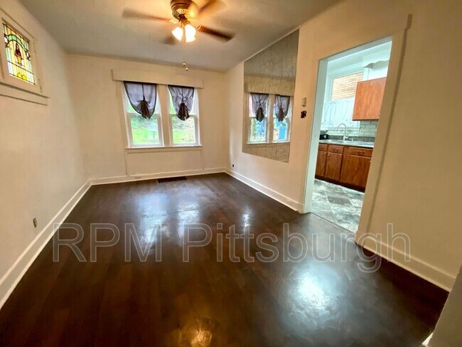 Building Photo - 2721 Pyramid Ave