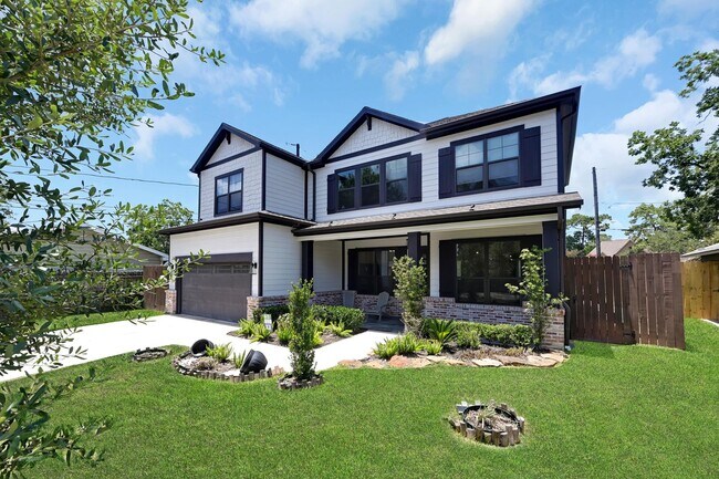 Building Photo - Timeless Elegance in Oak Forest: A Stylish...