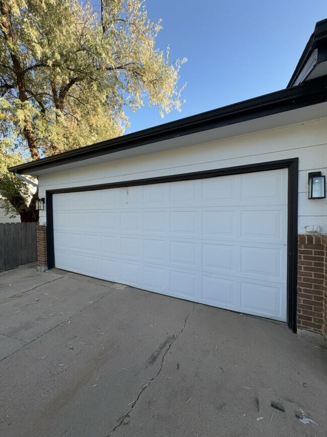 Building Photo - 4bd 2ba Eaton Home on Quiet Cul-de-sac