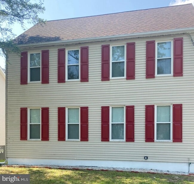 Building Photo - 615 Jarvis Rd