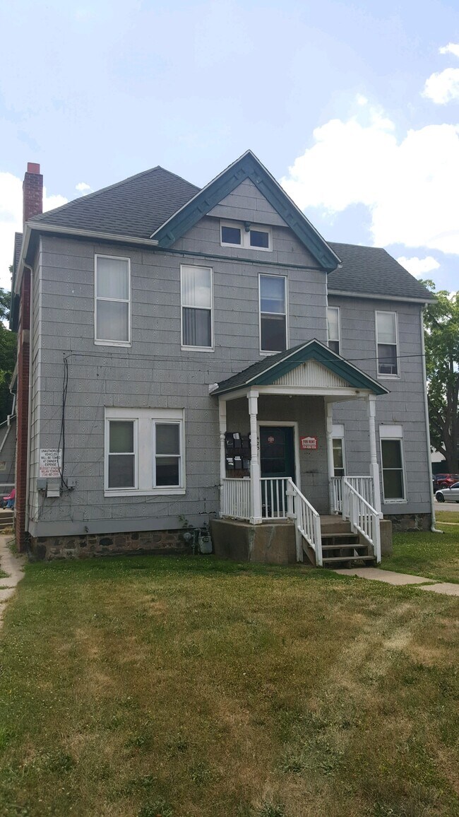 Building Photo - 423 W Forest Ave