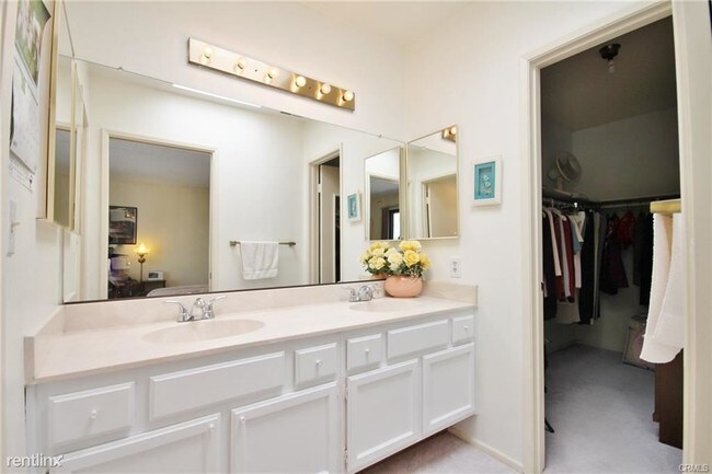 Building Photo - 2 br, 3 bath  - 1080 Walnut Grove Ave Apt B
