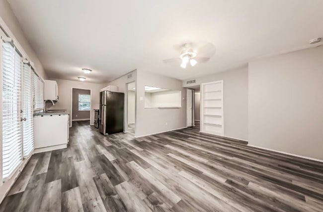 Foto del edificio - 2709 Clover Valley Dr