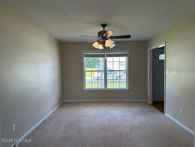 Building Photo - 408 Southbridge Dr