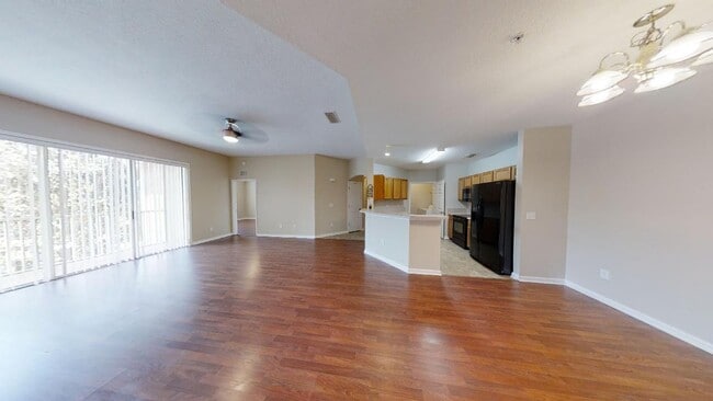 Building Photo - Beautiful and spacious two bedroom two bat...