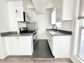 Building Photo - 6063 Franklin Ave