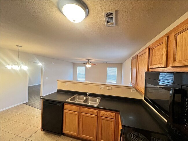 Foto del edificio - 555 Cascade Cir