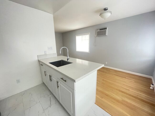 Building Photo - 1534 N Ave 47