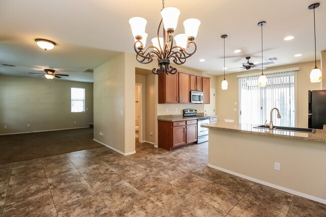 Foto del edificio - 4107 E Oakland St
