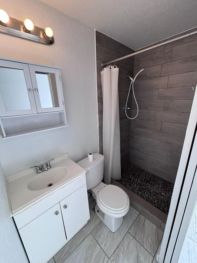 Building Photo - 2139 Washington St NE