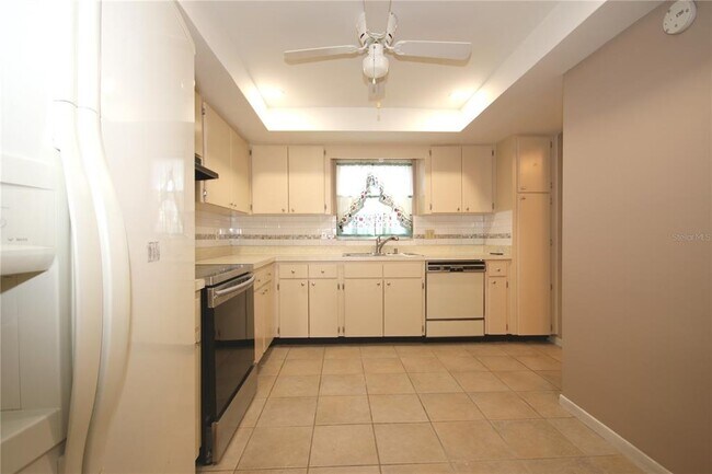 Foto del edificio - 1631 S Lake Ave