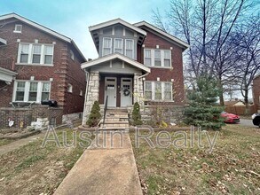 Building Photo - 5072 Lindenwood Ave