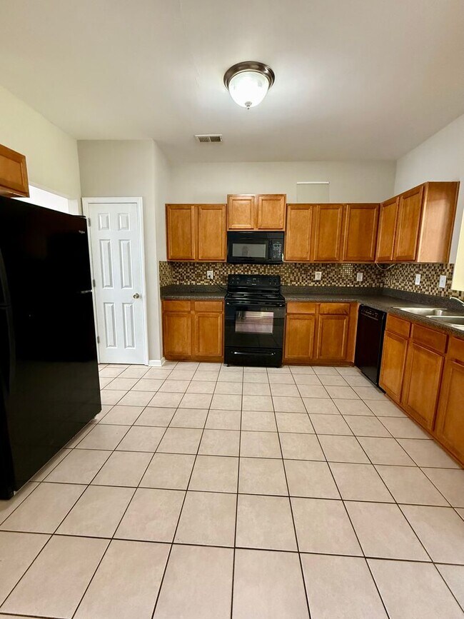 Foto del edificio - Great Oakwood Location- 3 bedroom, 2.5 bat...