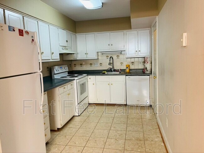 Building Photo - 7941 San Leandro Pl