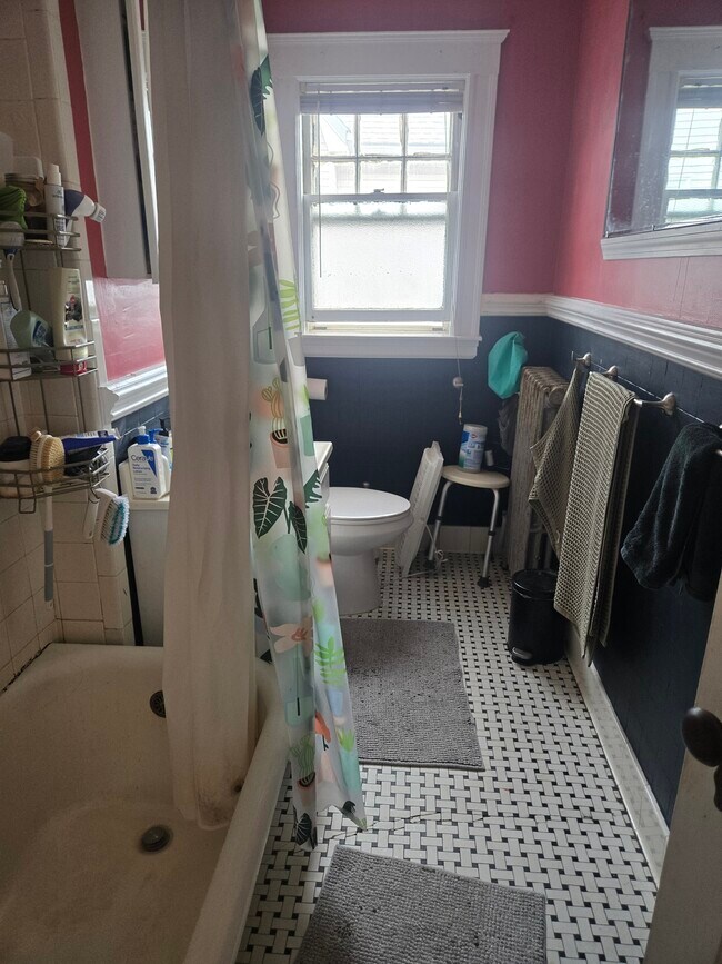 Foto del edificio - 24 Oak Square Ave