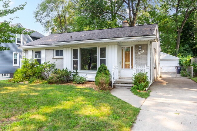 Building Photo - 1016 Lawndale Dr