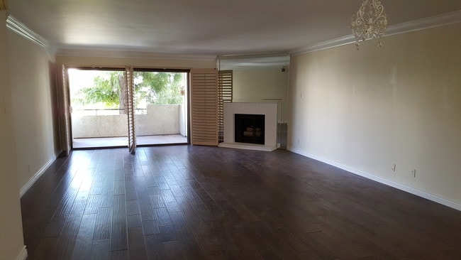 Living Room - 5315 Yarmouth Ave