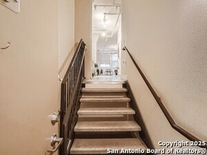 Building Photo - 1401 S Flores St