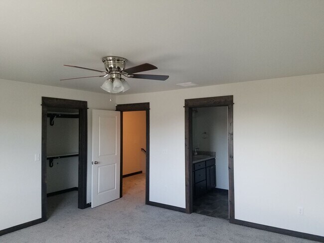 Foto del edificio - 1518 Butler Creek Ave
