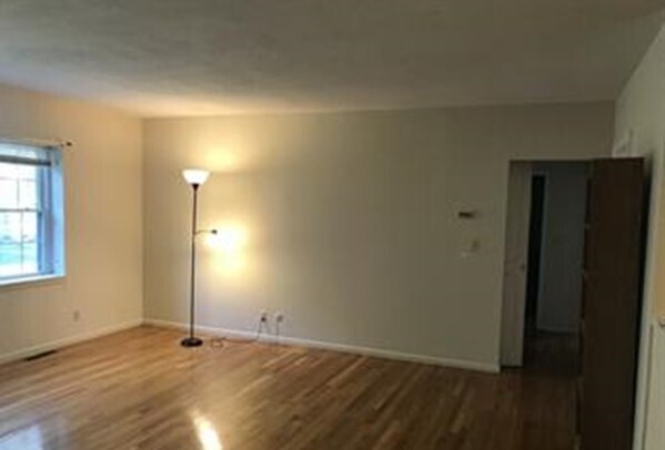 Foto principal - 104 Lake Shore Rd