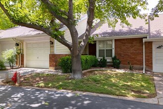 Building Photo - 845 N Valley View Dr