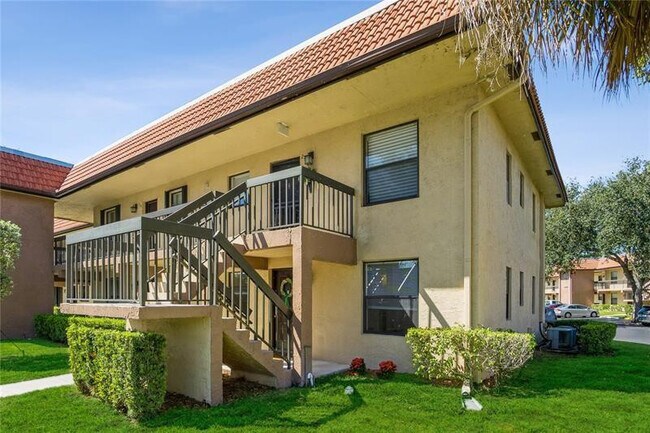 Foto del edificio - 21915 Lake Forest Cir