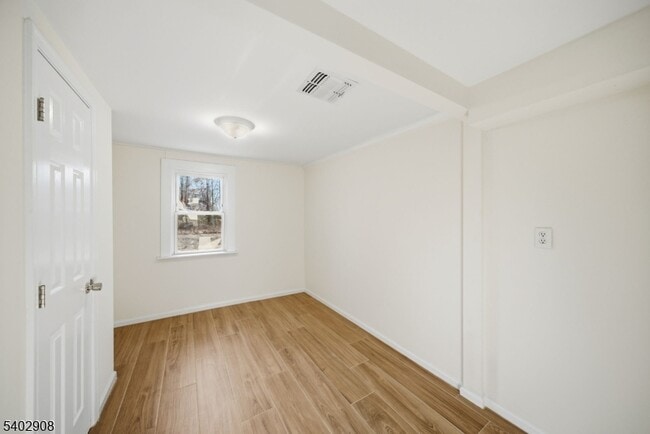 Building Photo - 75 Lakeview Terrace