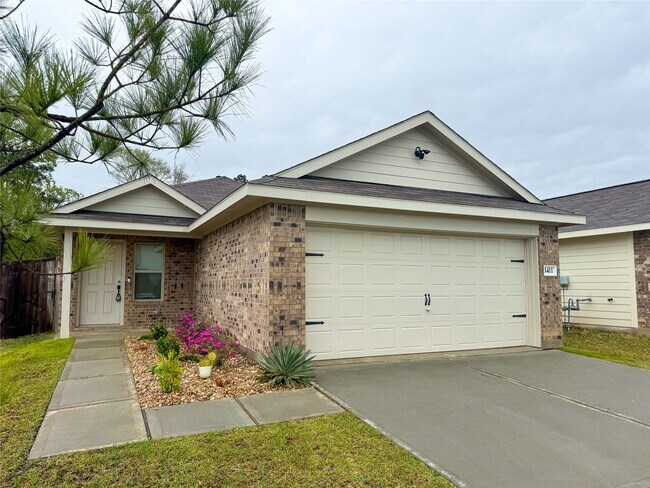 Foto del edificio - 1411 Las Cuevas Dr