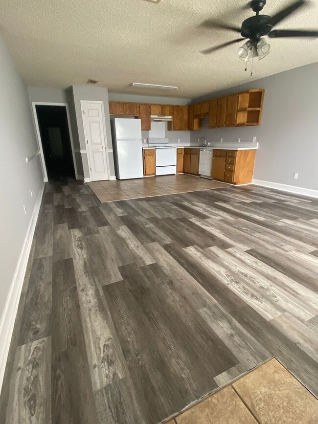 Building Photo - 2Bedroom 2bath - $875 monthly