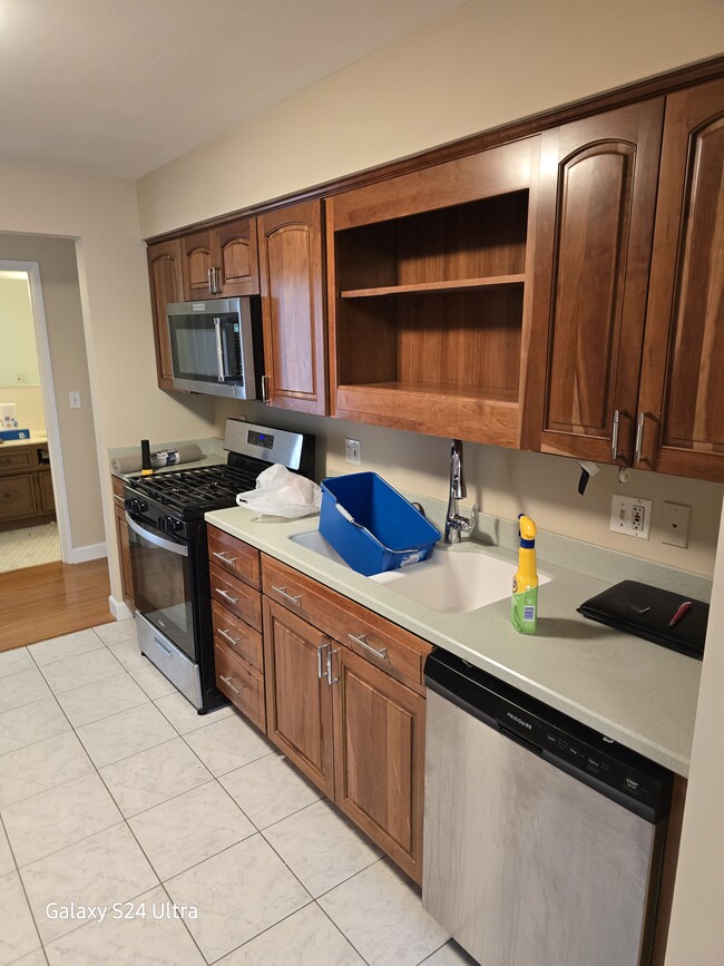 Building Photo - 401 S Grove Ave