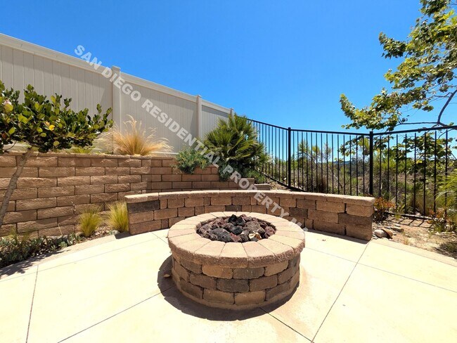 Foto del edificio - Spectacular Sorrento Valley View Home Avai...