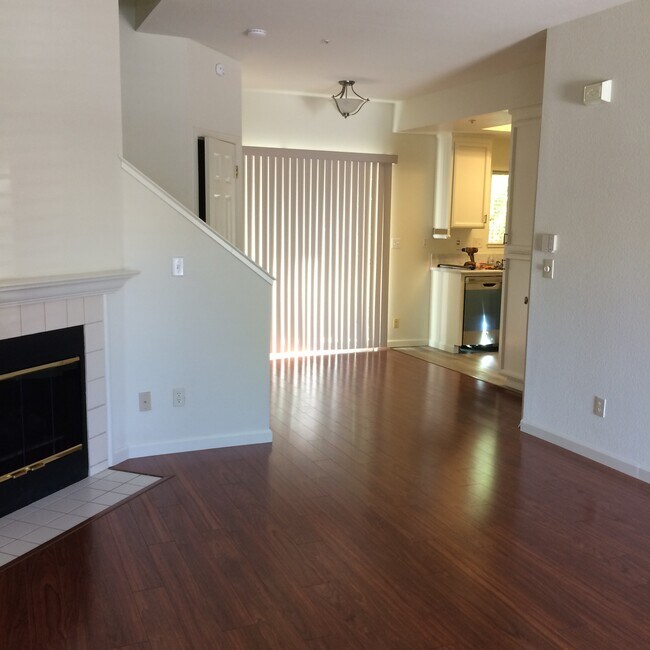 Fireplace/Breakfast Nook - 4165 Renaissance Dr