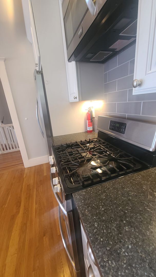 Foto del edificio - Big, beautiful townhouse 2 plus bedrooms. ...
