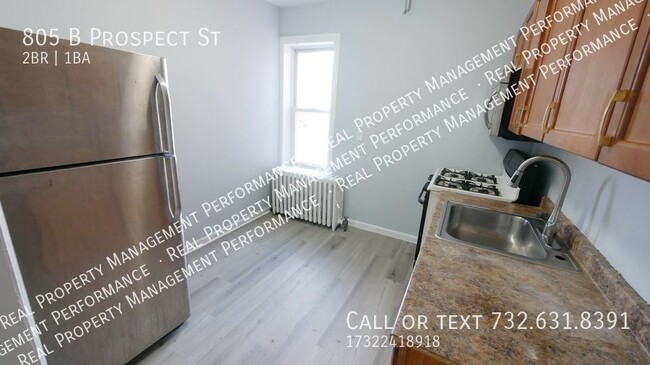 Building Photo - Updated Large 2BR 1BA upper level 2 Family...