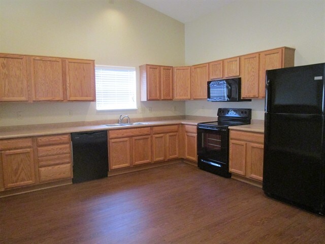 Foto del edificio - 2562 Bluewood Way