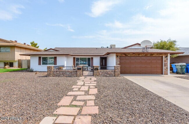 Building Photo - 3733 W Mandalay Ln