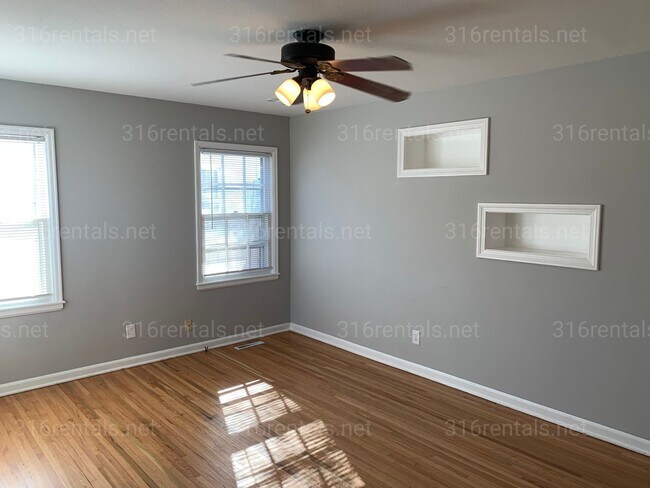 Foto del edificio - $900 - 2 bedroom / 1 bathroom - Single Family Home *COMING SOON*