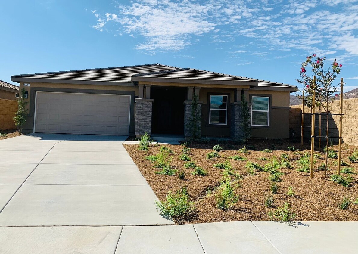 Primary Photo - Newly built 4 bedroom Winchester home for ...