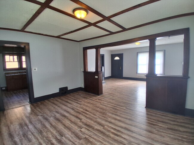 Foto del edificio - 120 S Crawford St