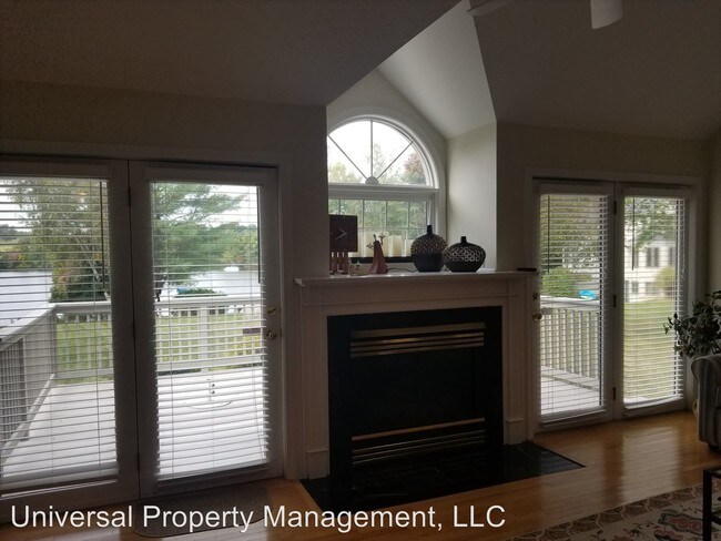 Building Photo - 2 br, 2 bath House - 674 Elm Street #18