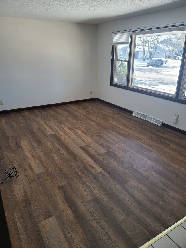 Building Photo - 13-15 Kurt Drive