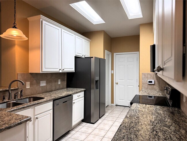 Building Photo - 213 Summerhaze Cir