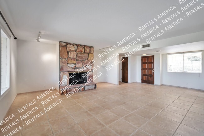 Building Photo - 3650 E Quenton Dr